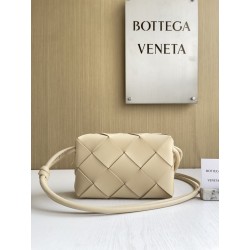 보테가베네타 Bottega Veneta Cassette 크로스 백 709417