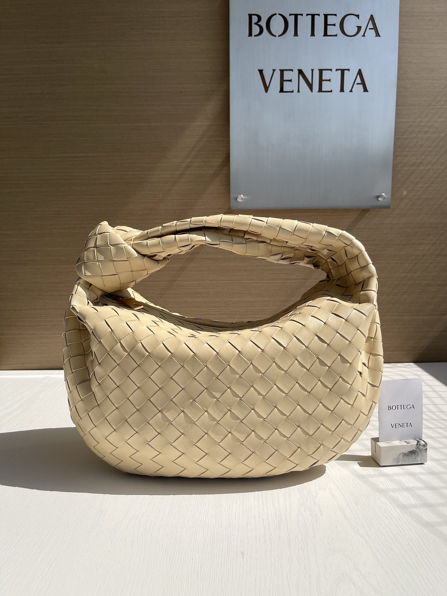 보테가베네타 Bottega Veneta Teen Jodie 탑 핸들백 690225