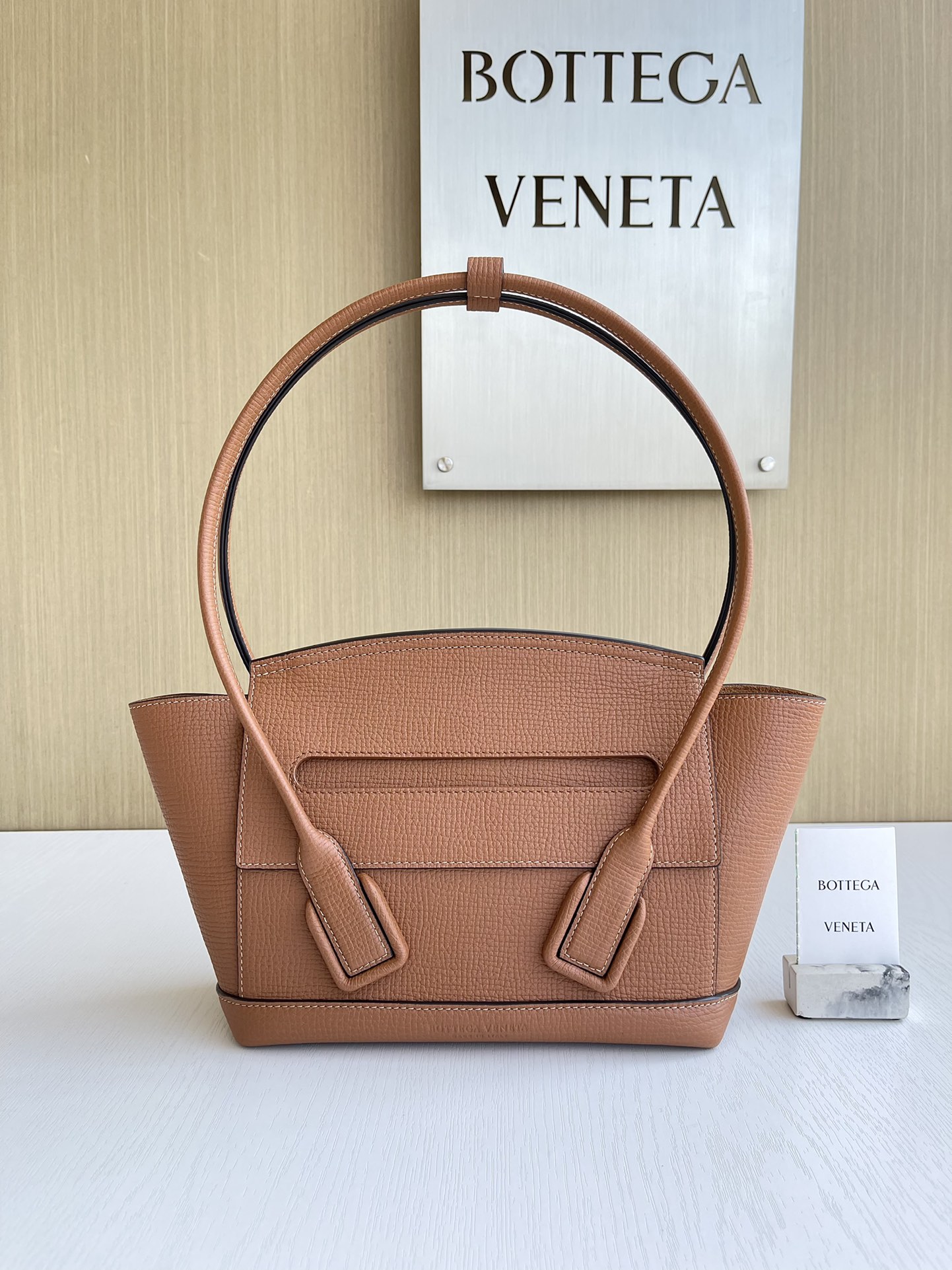 보테가베네타 Bottega Veneta Arco 575943 33cm