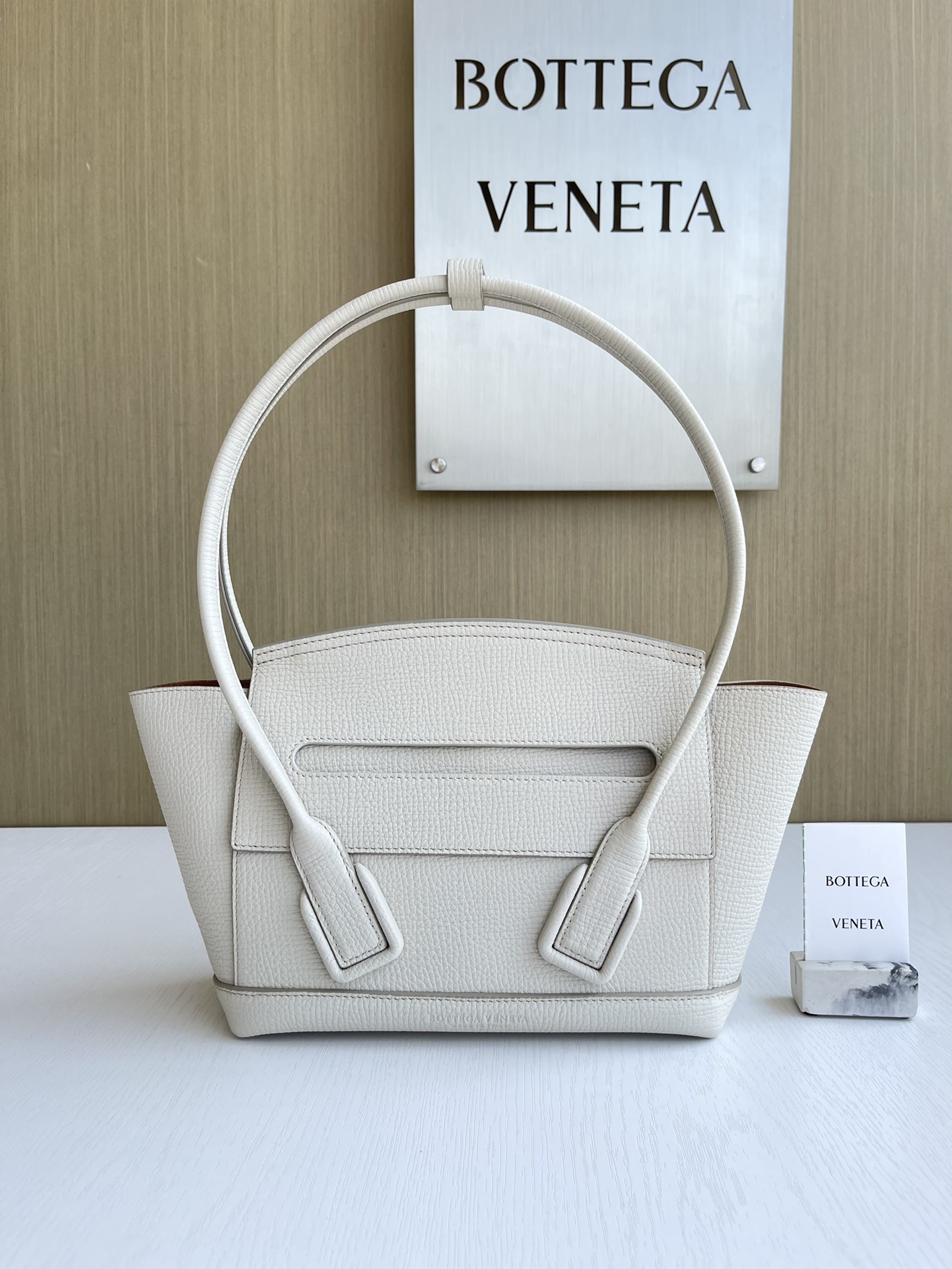 보테가베네타 Bottega Veneta Arco 575943 33cm