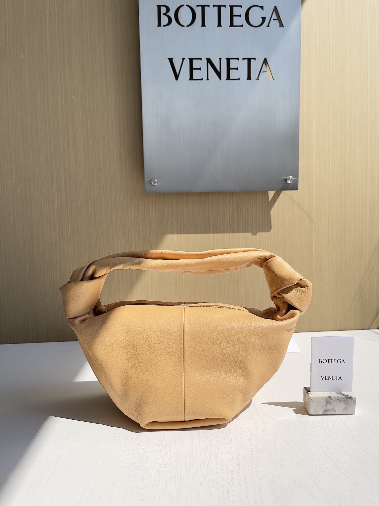 보테가베네타 Bottega Veneta Double Knot 629635