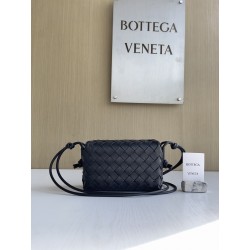 보테가베네타 Bottega Veneta MINI Loop 크로스 백 723547