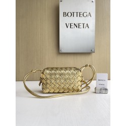 보테가베네타 Bottega Veneta MINI Loop 크로스 백 723547