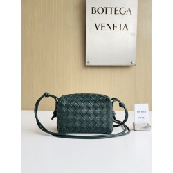 보테가베네타 Bottega Veneta MINI Loop 크로스 백 723547