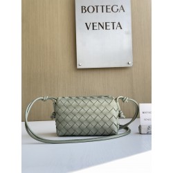 보테가베네타 Bottega Veneta MINI Loop 크로스 백 723547