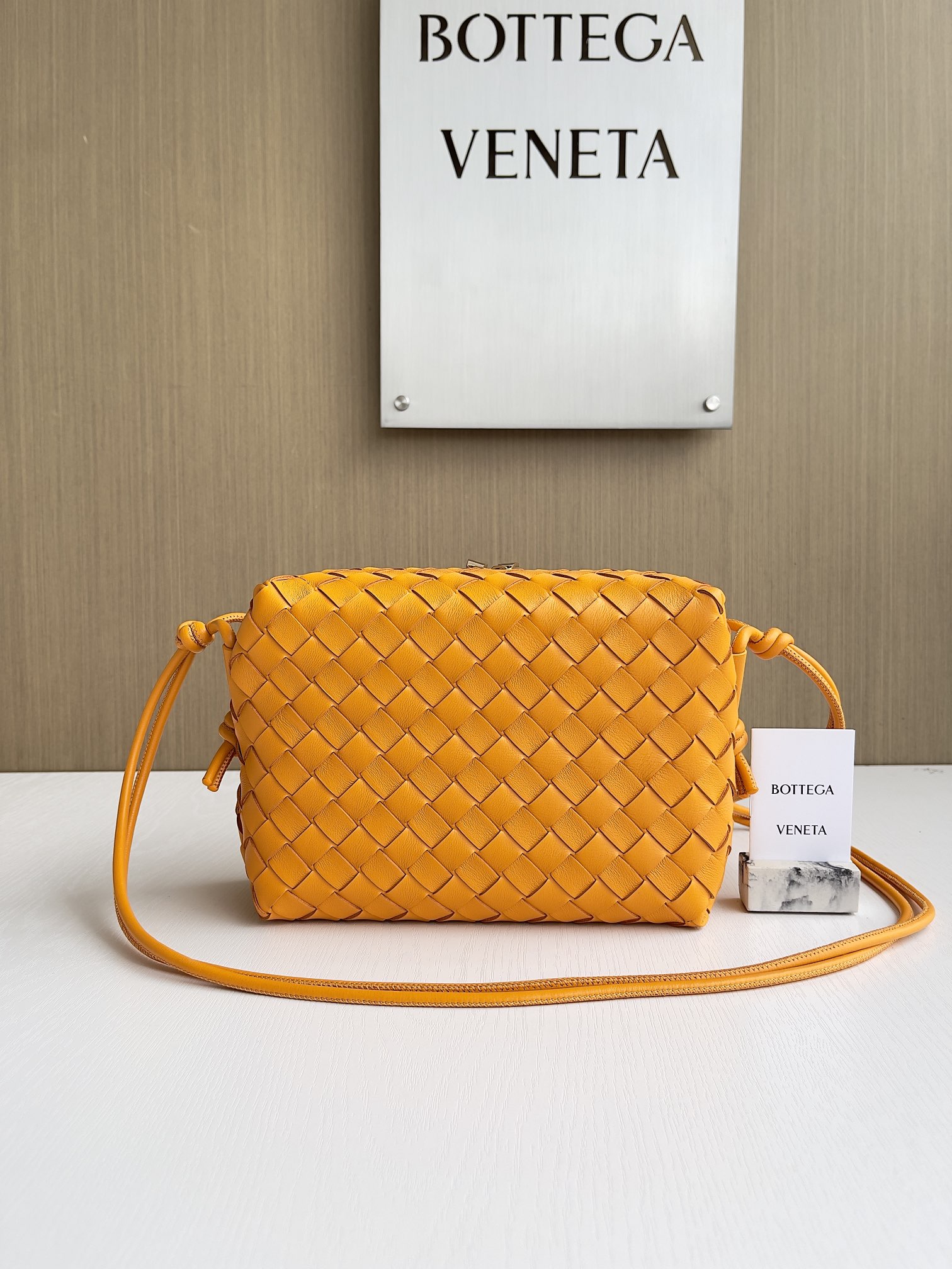 보테가베네타 Bottega Veneta Loop 680255