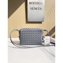 보테가베네타 Bottega Veneta Loop 크로스 백 680255