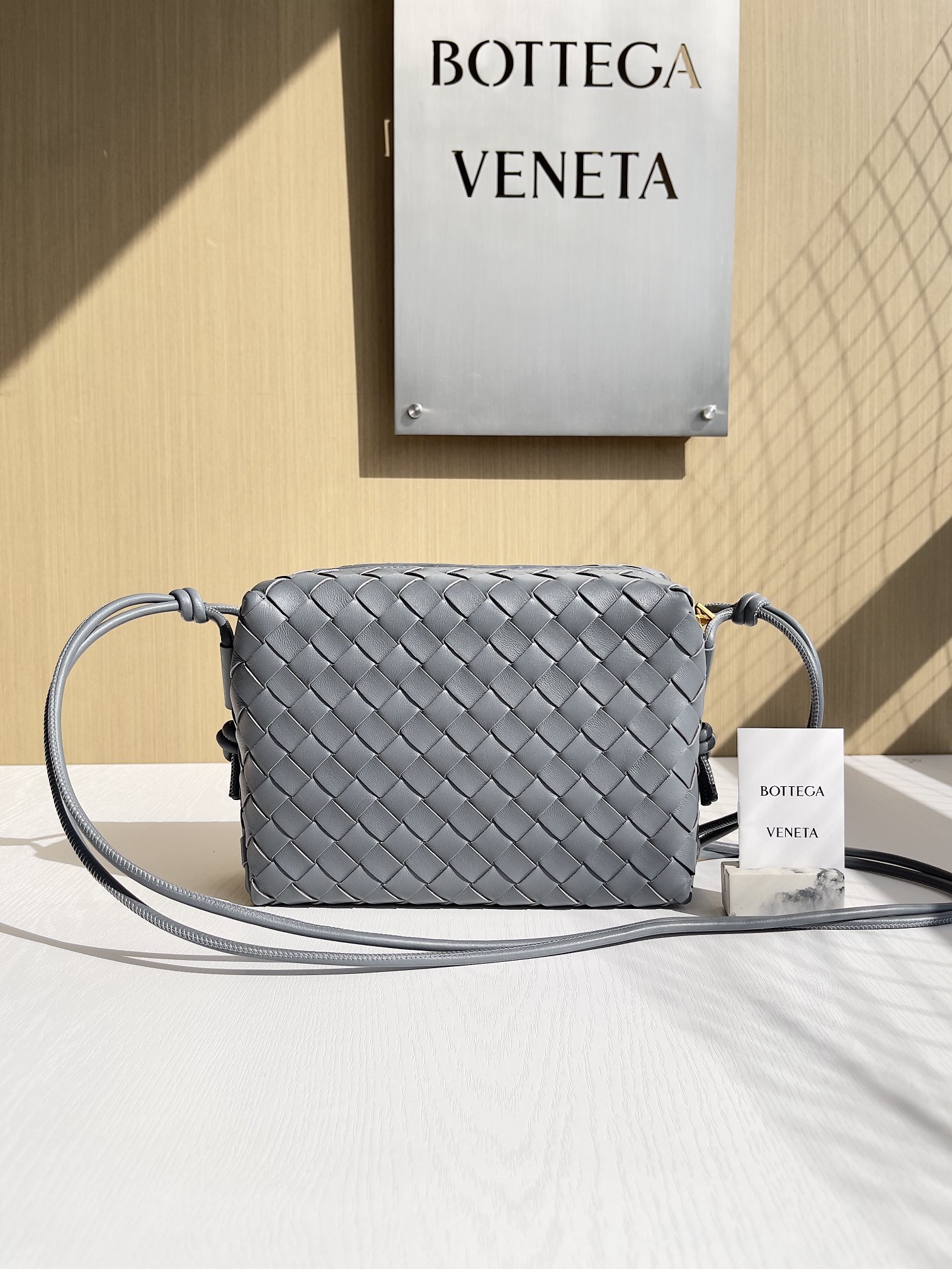 보테가베네타 Bottega Veneta Loop 680255