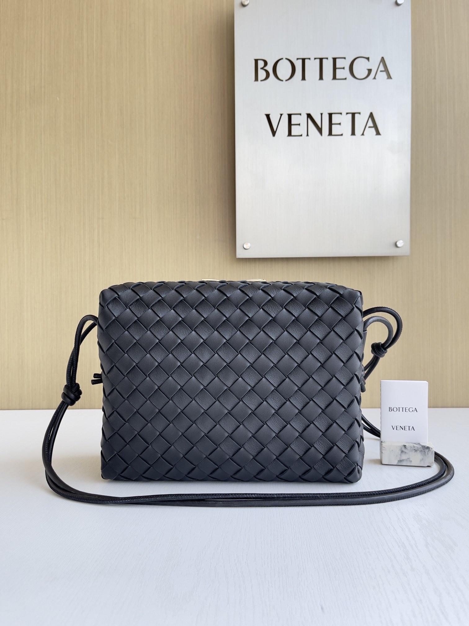 보테가베네타 Bottega Veneta Loop 크로스 백 680256