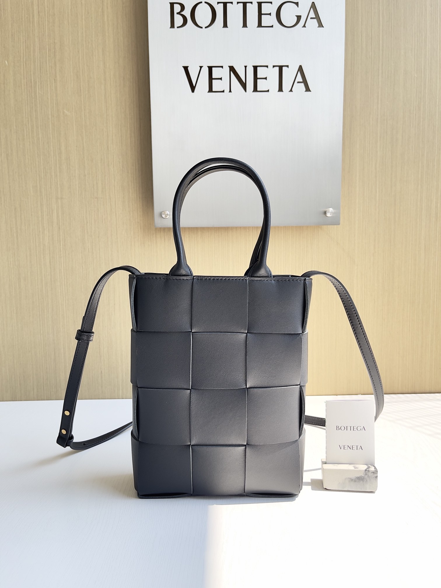 보테가베네타 Bottega Veneta Cassette Tote 709341