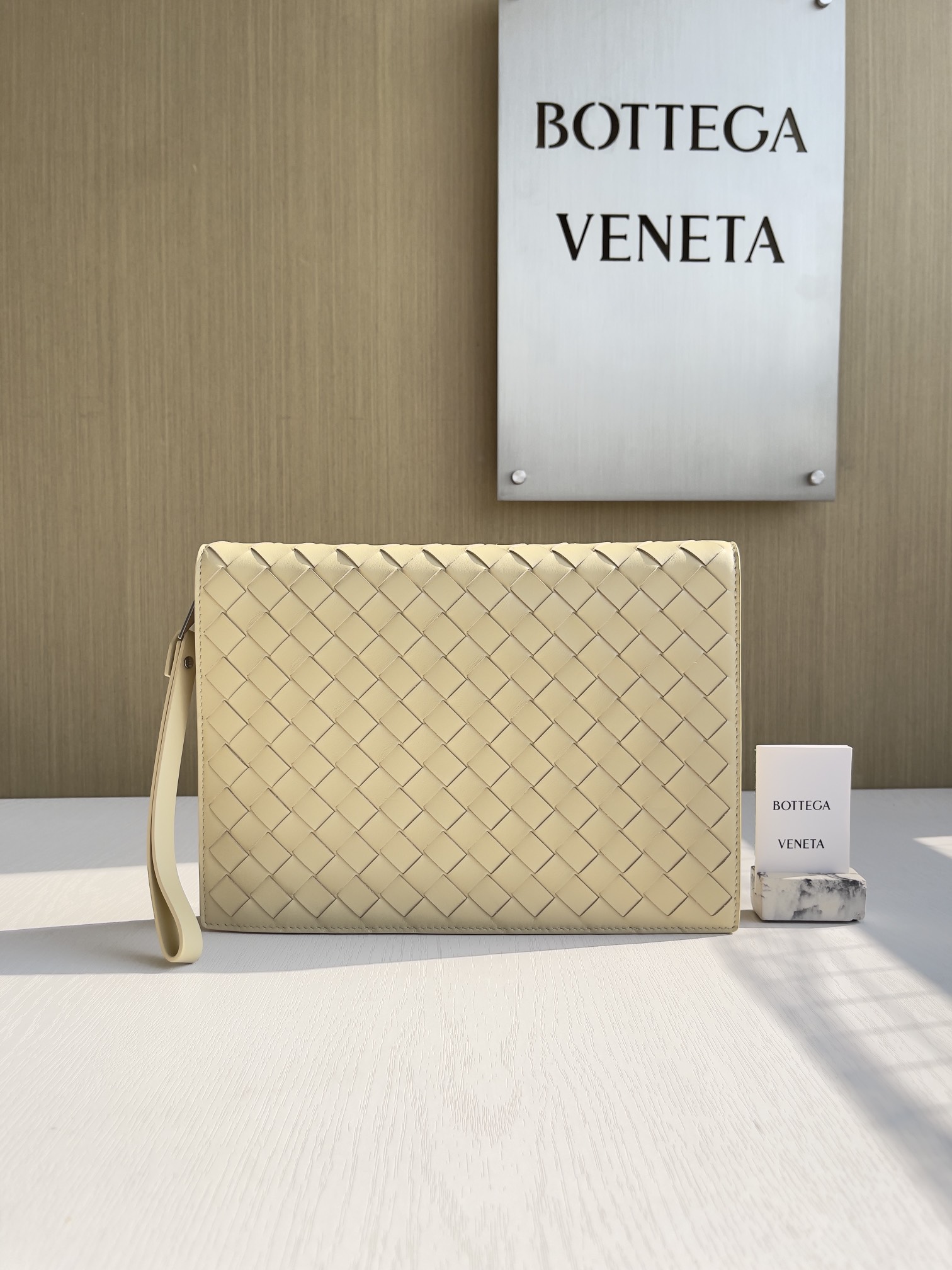 보테가베네타 Bottega Veneta Intrecciato 클러치 693675