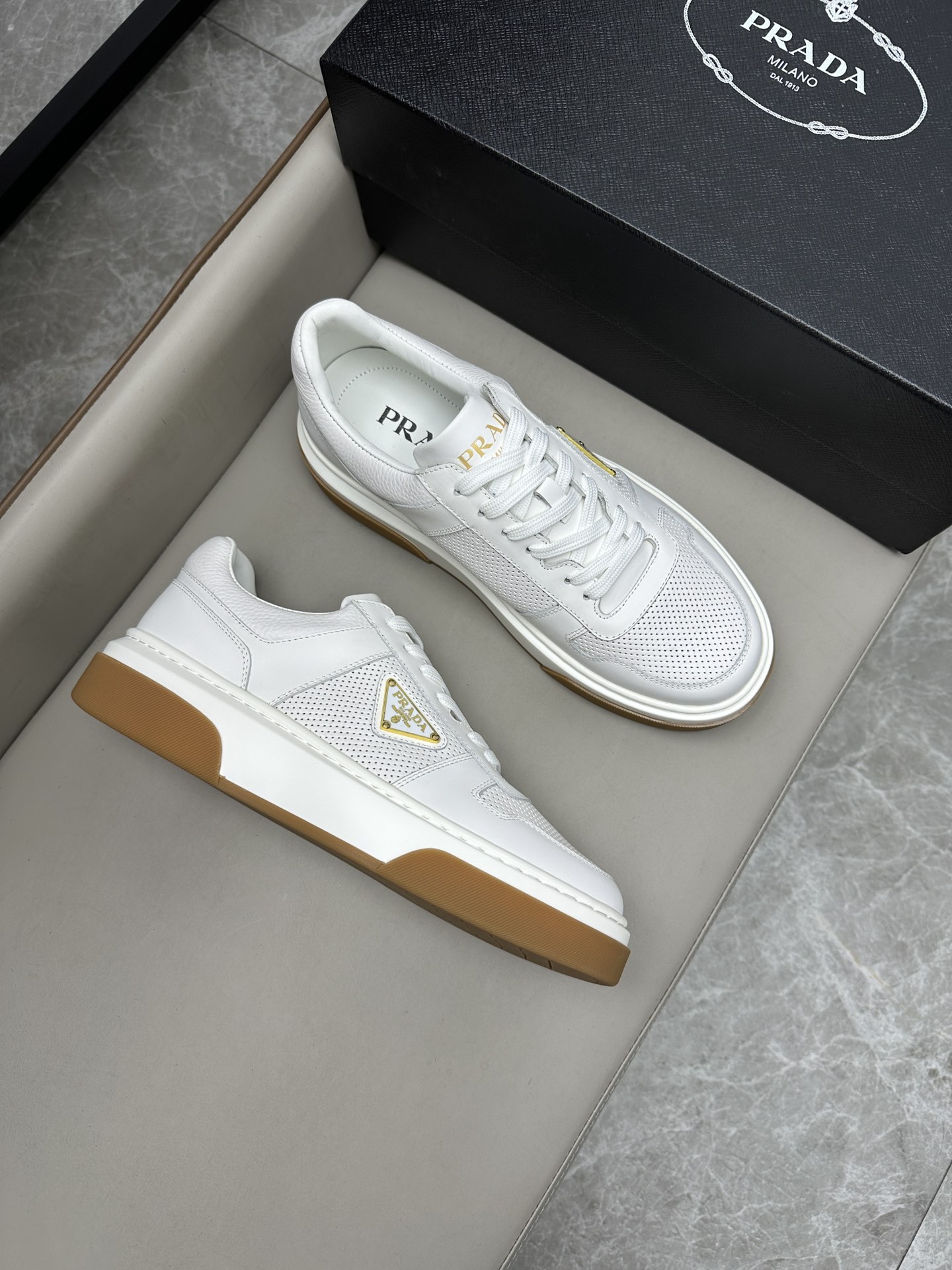 프라다 Prada 스니커즈