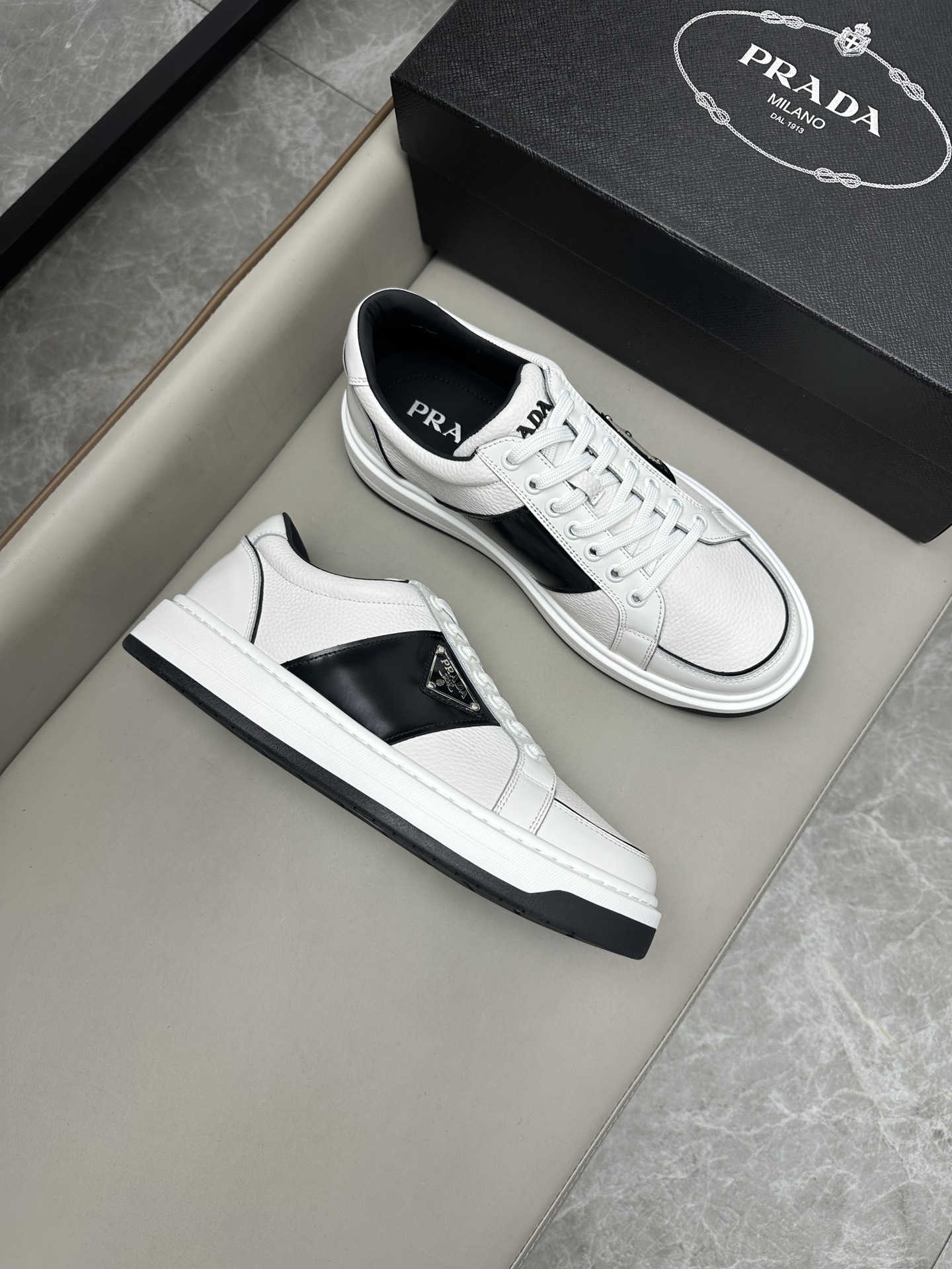 프라다 Prada Downtown 스니커즈