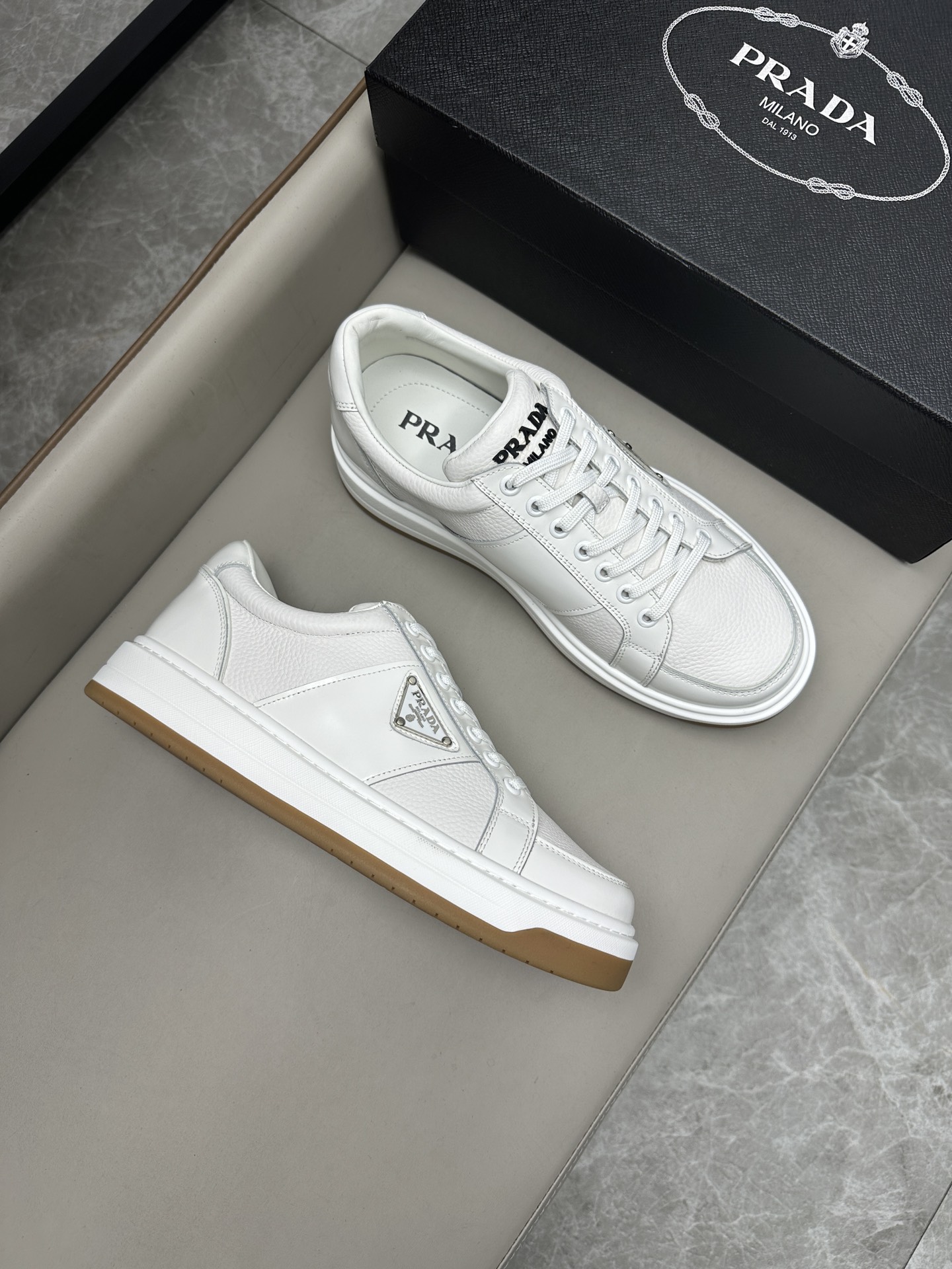 프라다 Prada 스니커즈