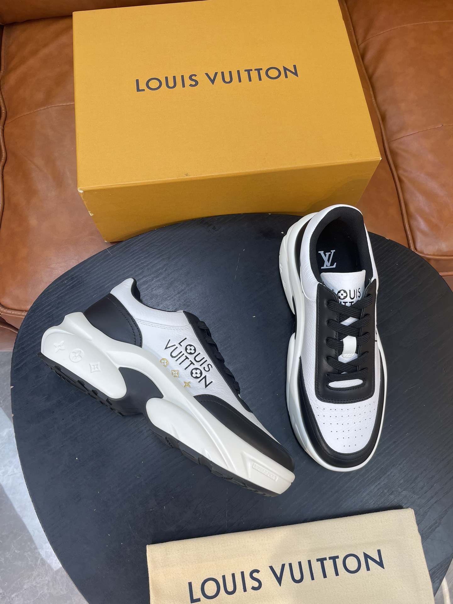 루이비통 Louis Vuitton 스니커즈