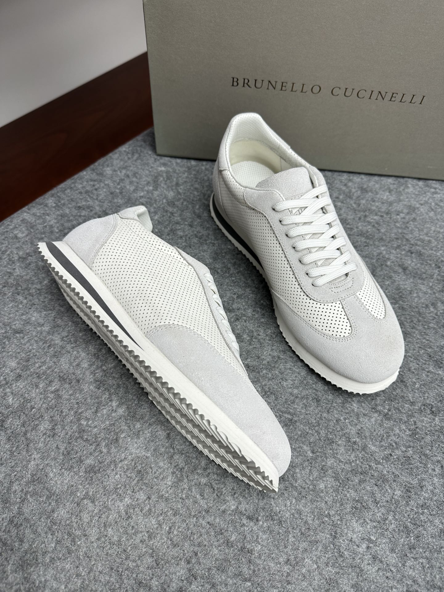 Brunello Cucinelli 스니커즈