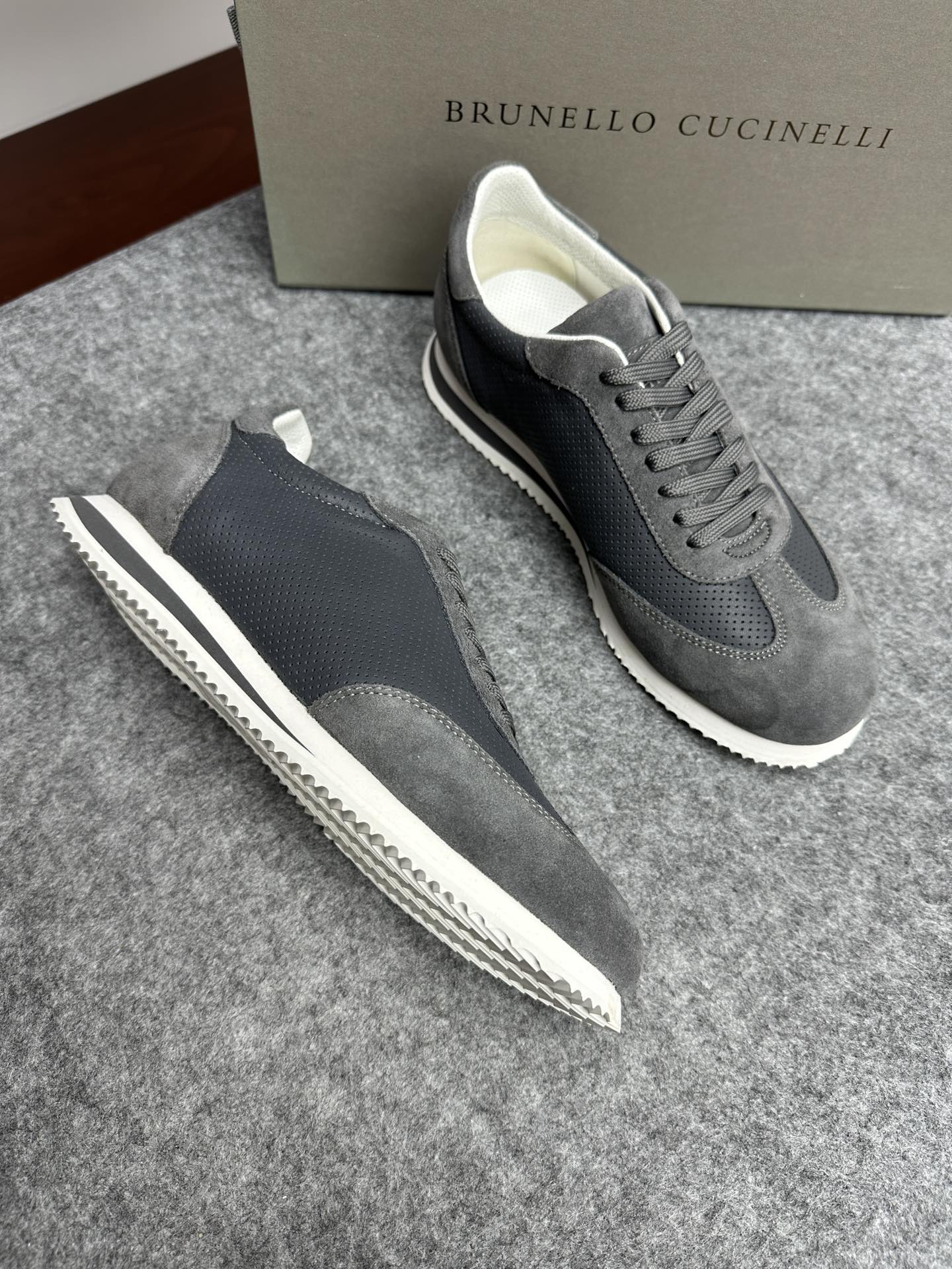 Brunello Cucinelli 스니커즈