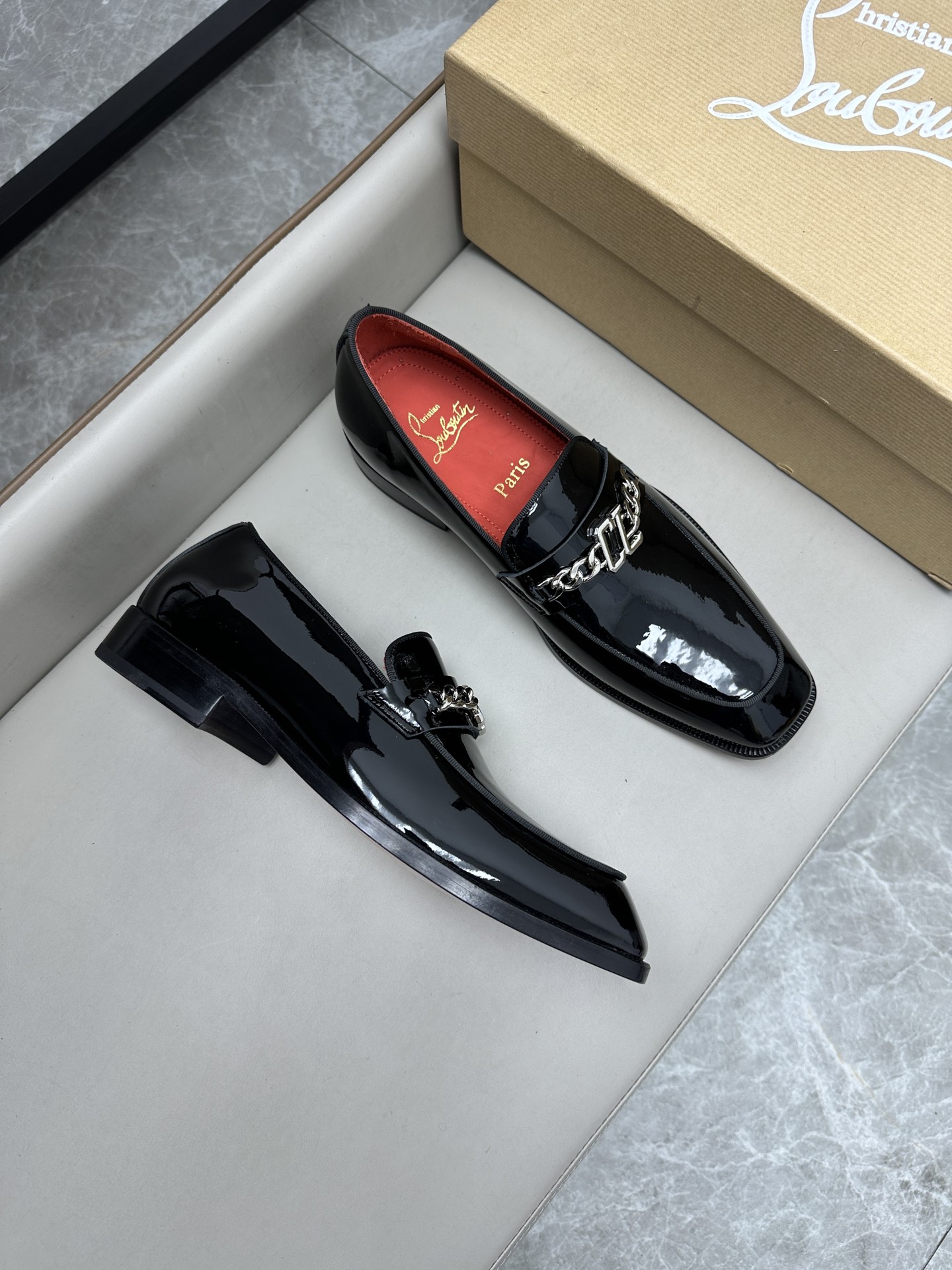 Christian Louboutin Loubi Flip 구두