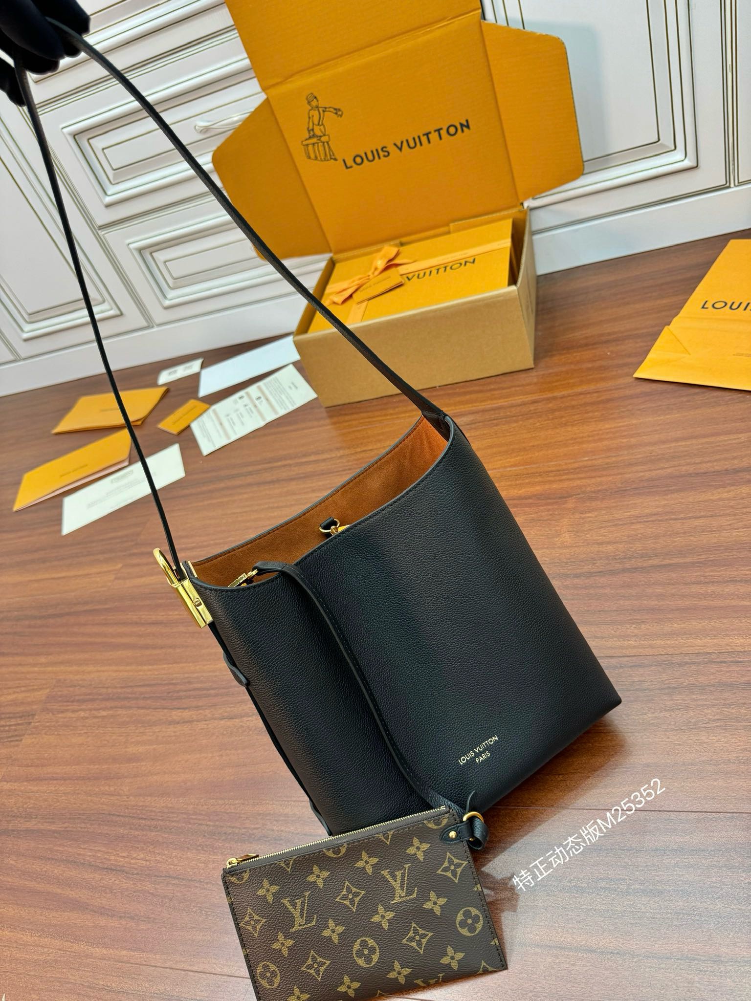 루이비통 Louis Vuitton M25352 버킷 백 24CM