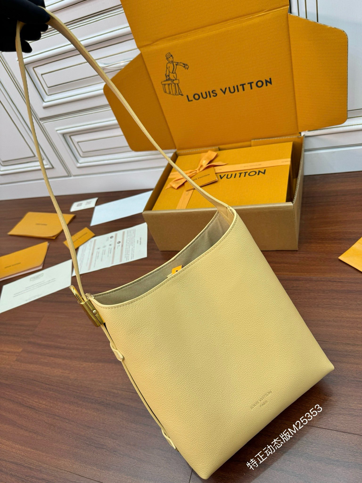 루이비통 Louis Vuitton M25353 버킷 백 24CM