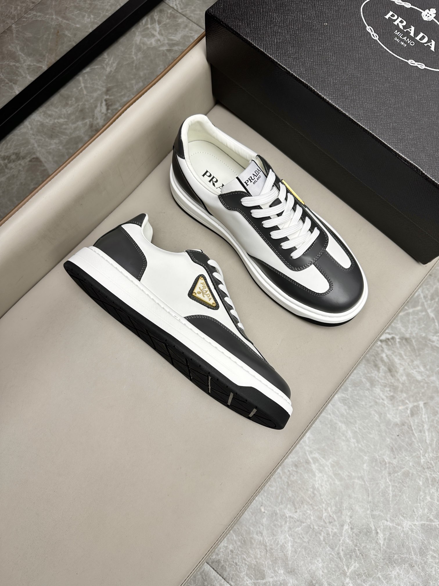 프라다 Prada 스니커즈