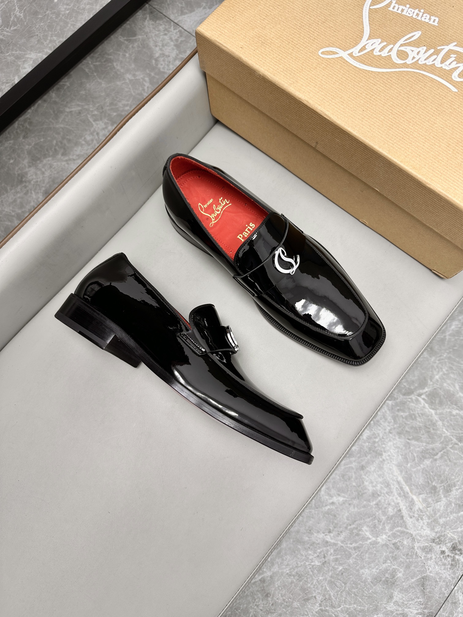 Christian Louboutin Loubi Flip 구두