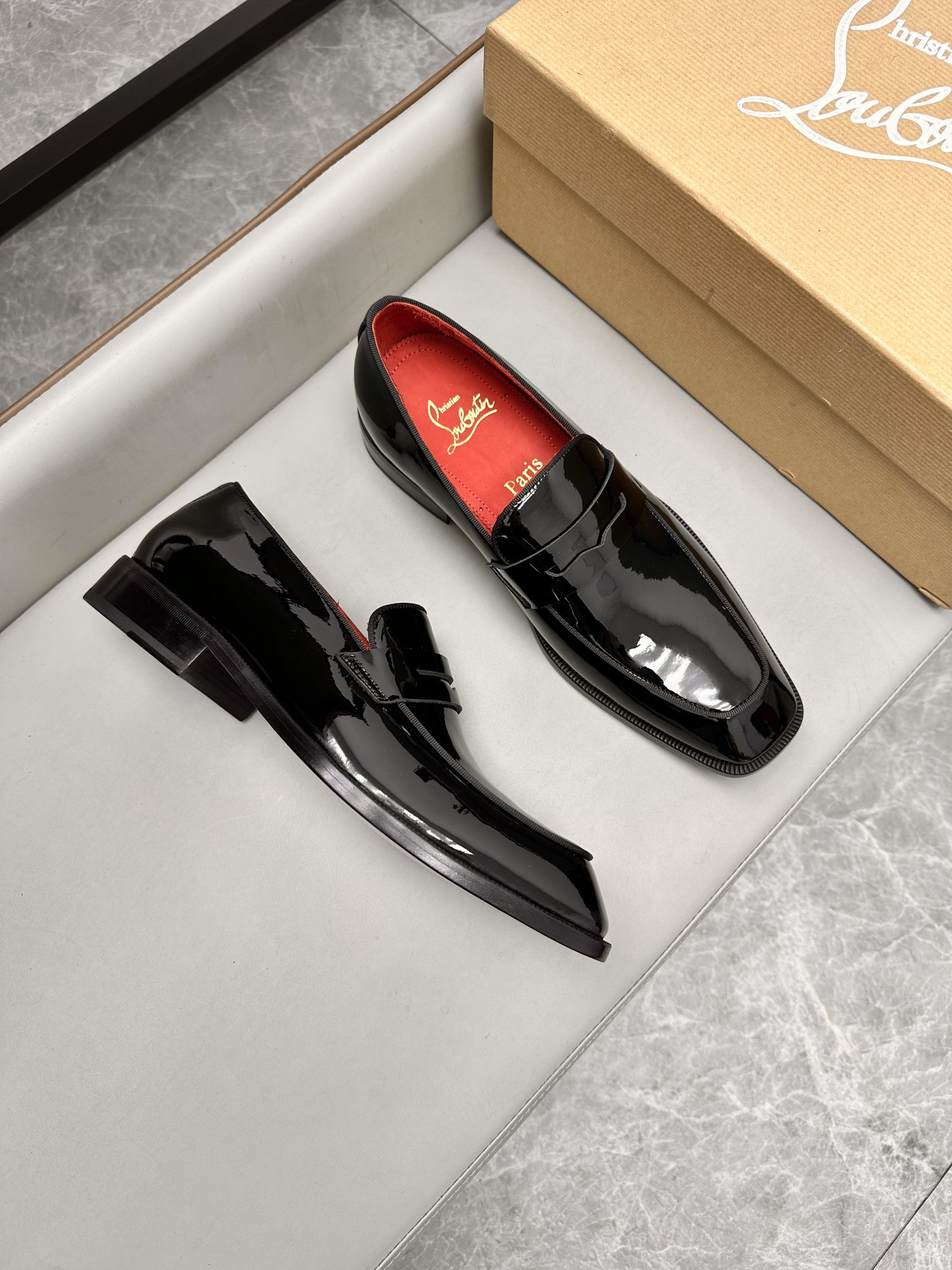 Christian Louboutin Loubi Flip 구두