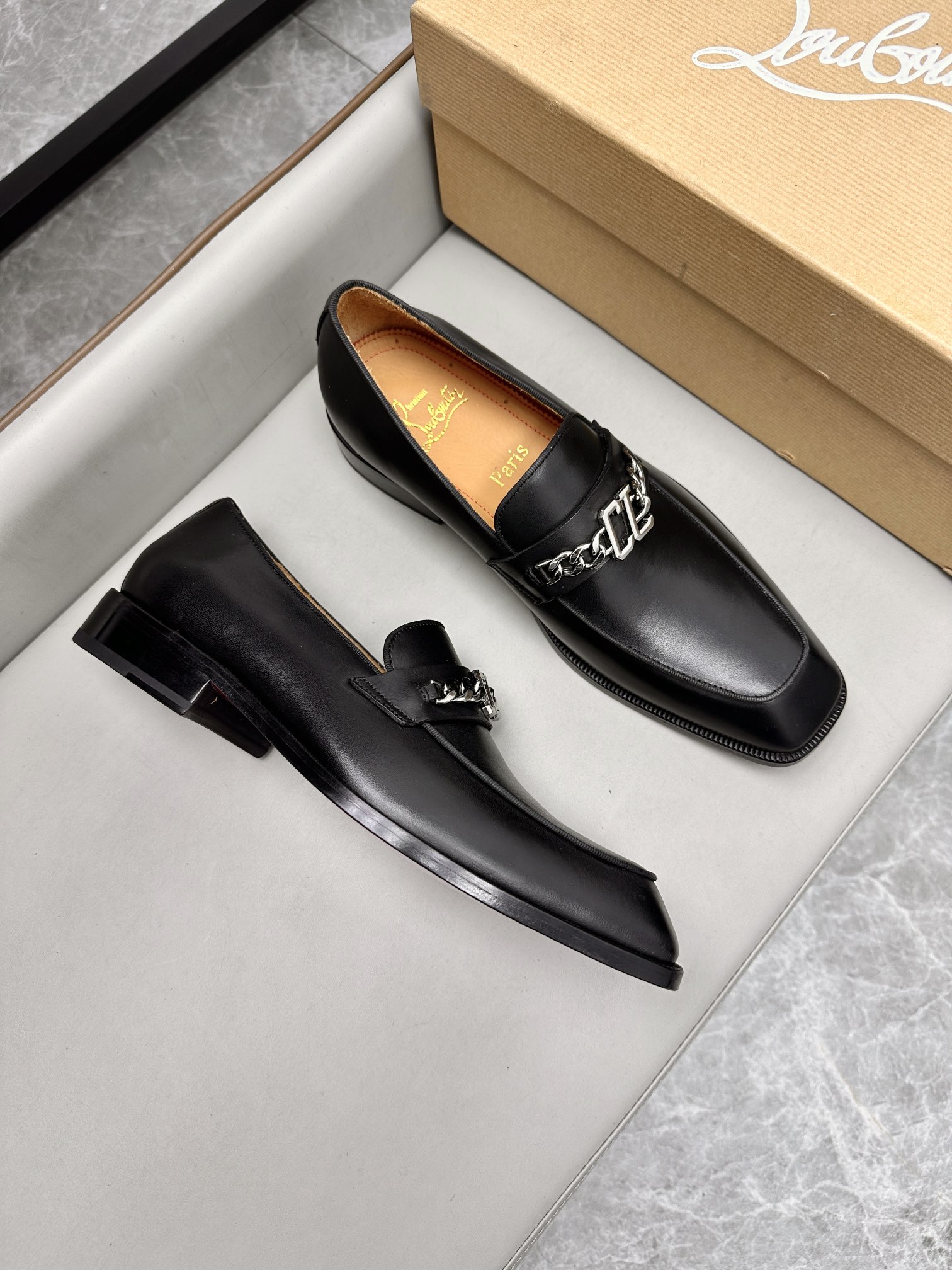 Christian Louboutin Loubi Flip 구두