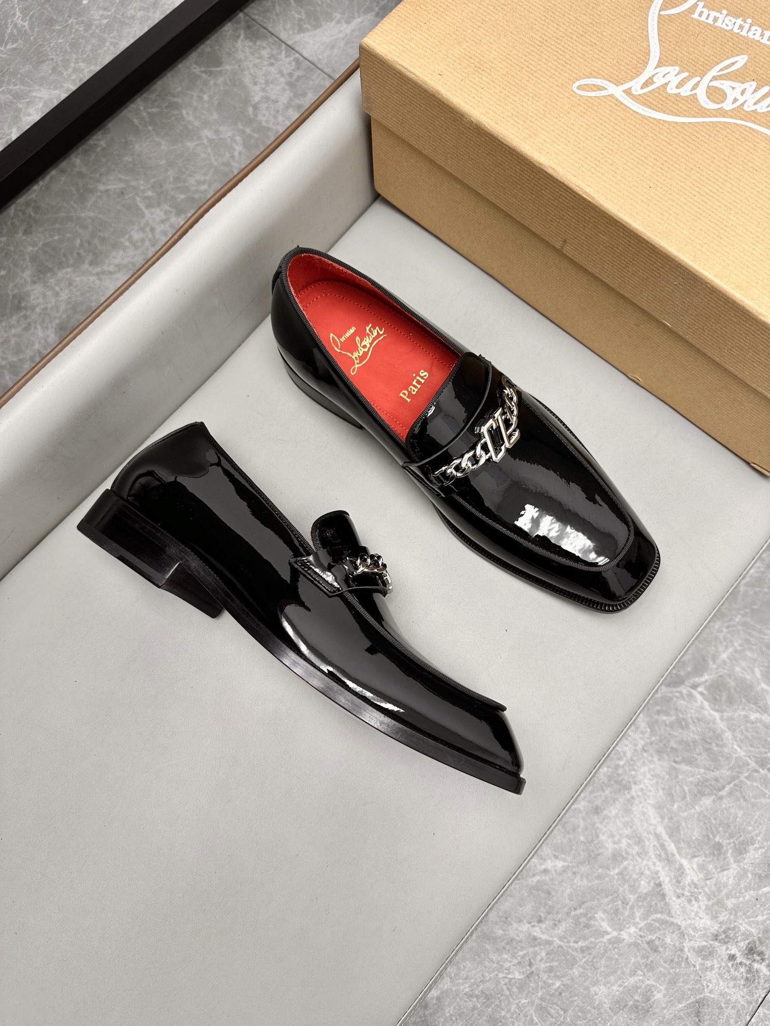 Christian Louboutin Loubi Flip 구두