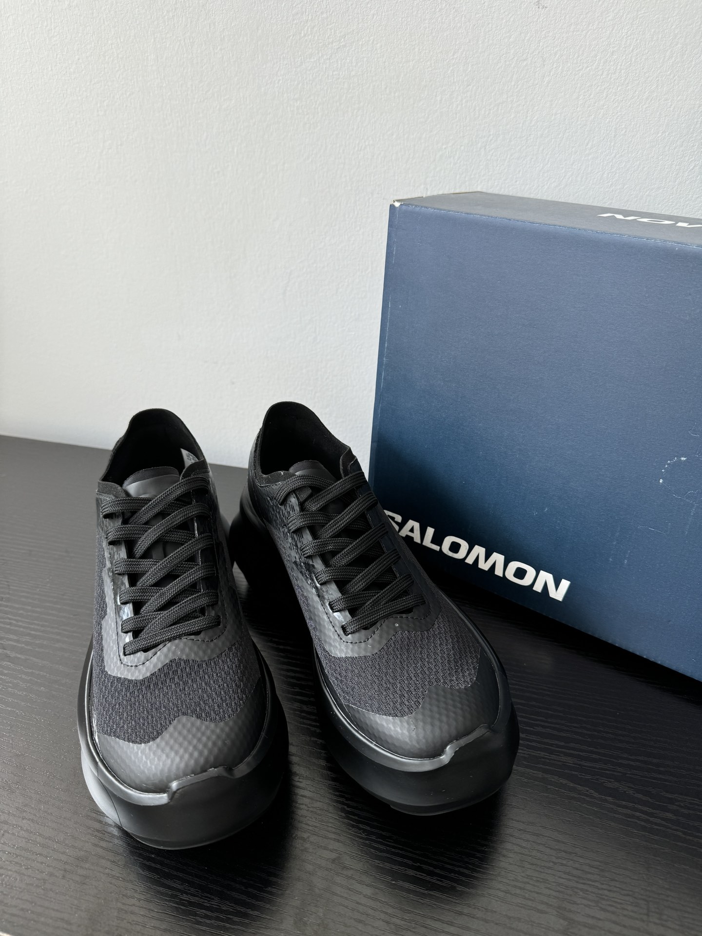 살로몬 Salomon 스니커즈