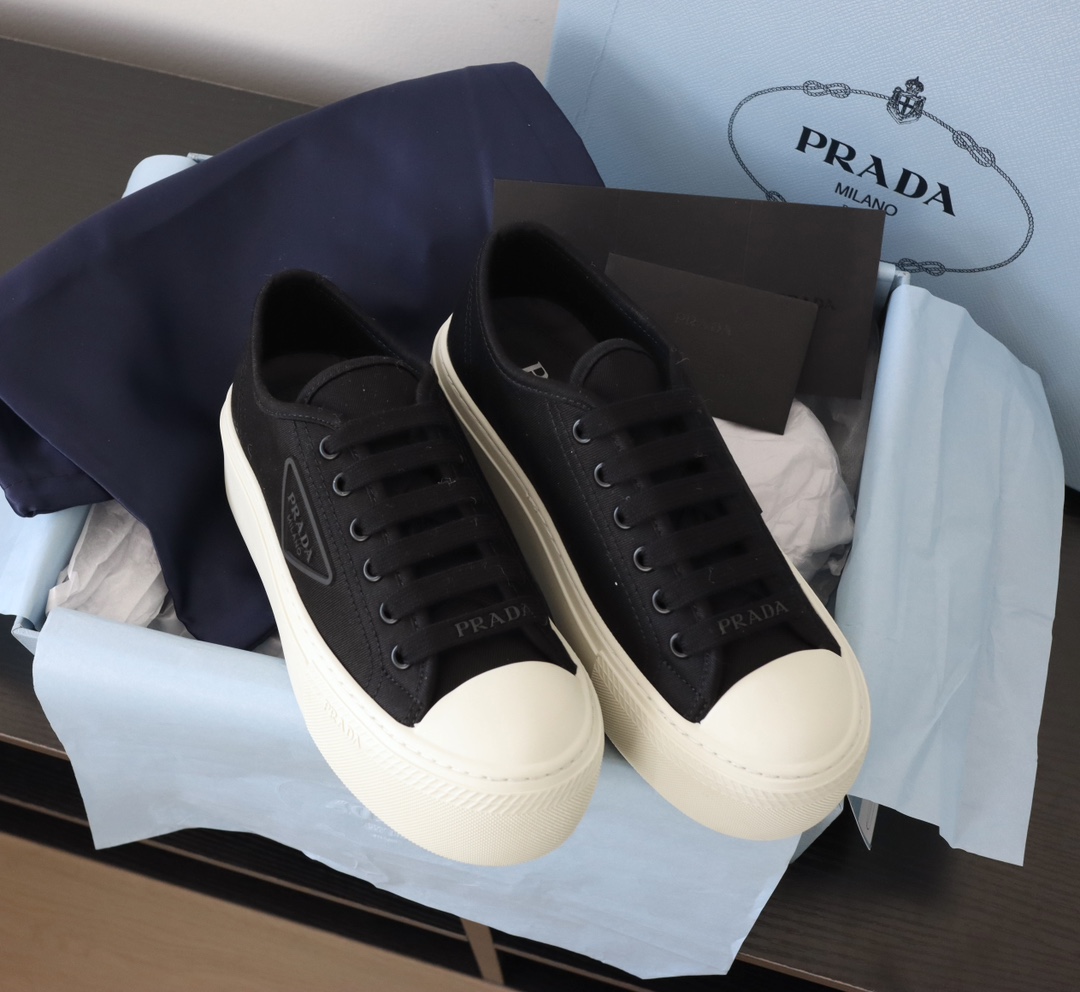 프라다 Prada 스니커즈