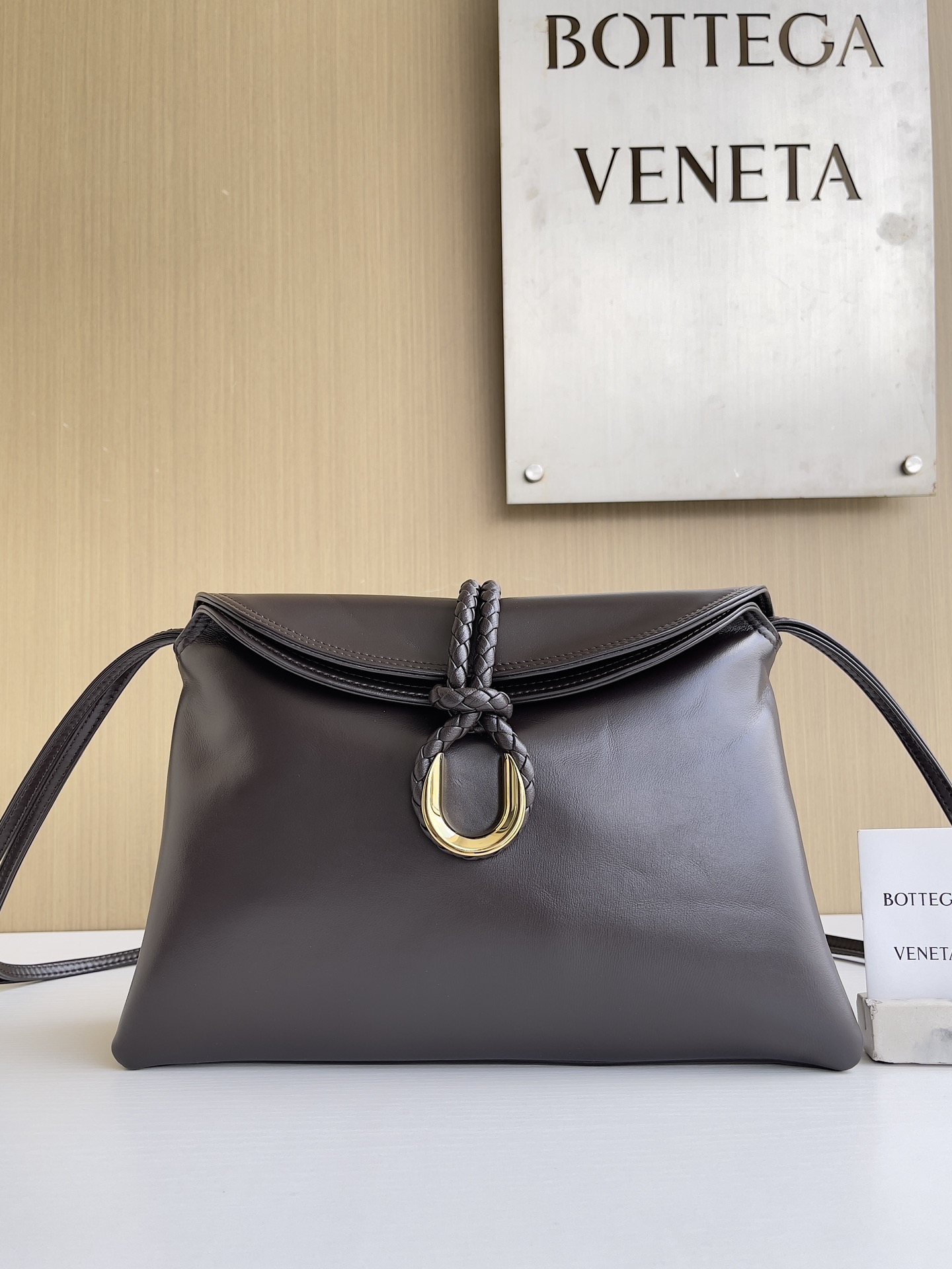 보테가베네타 Bottega Veneta Medium Liberta 806034