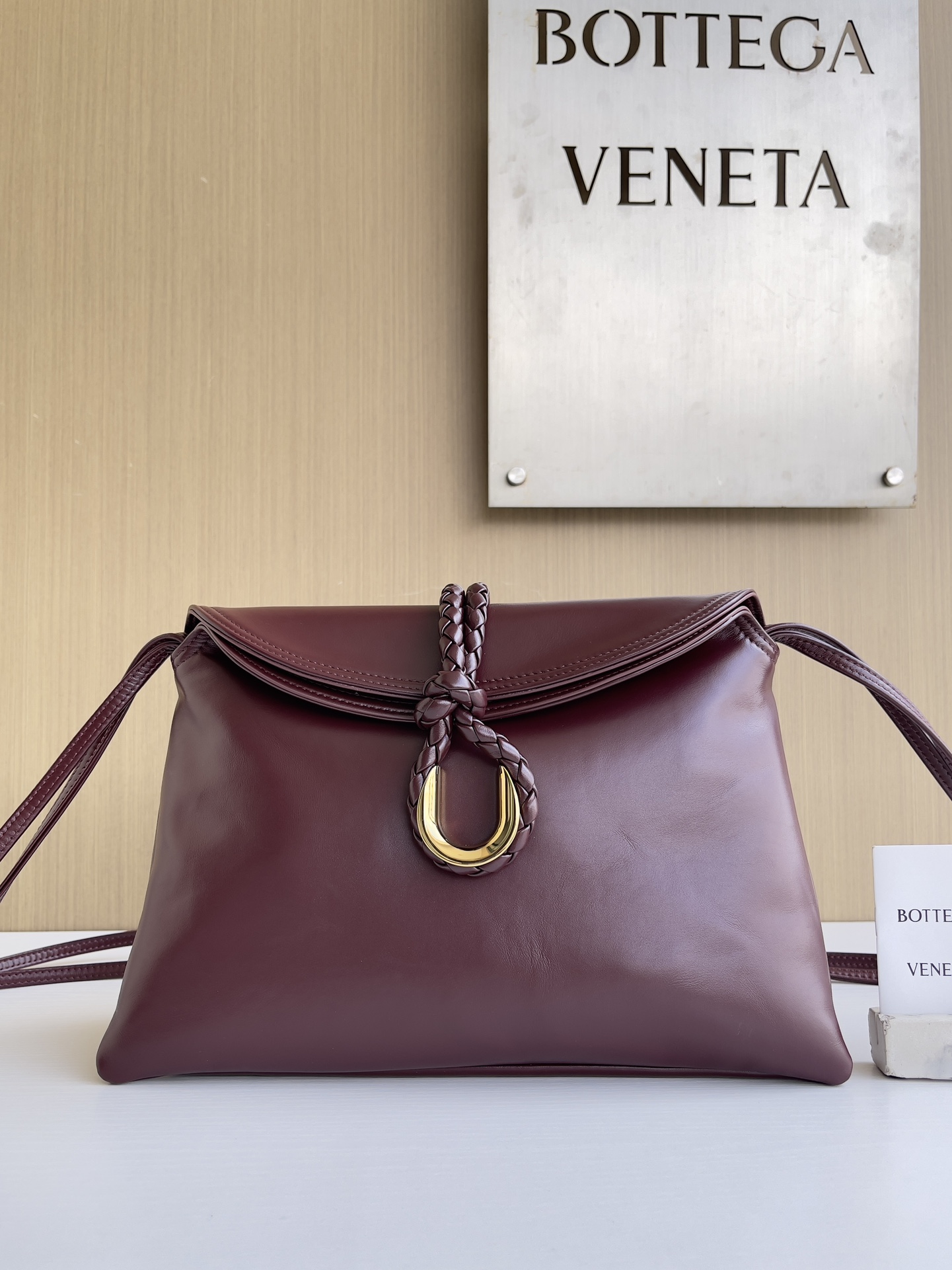 보테가베네타 Bottega Veneta Medium Liberta 806034