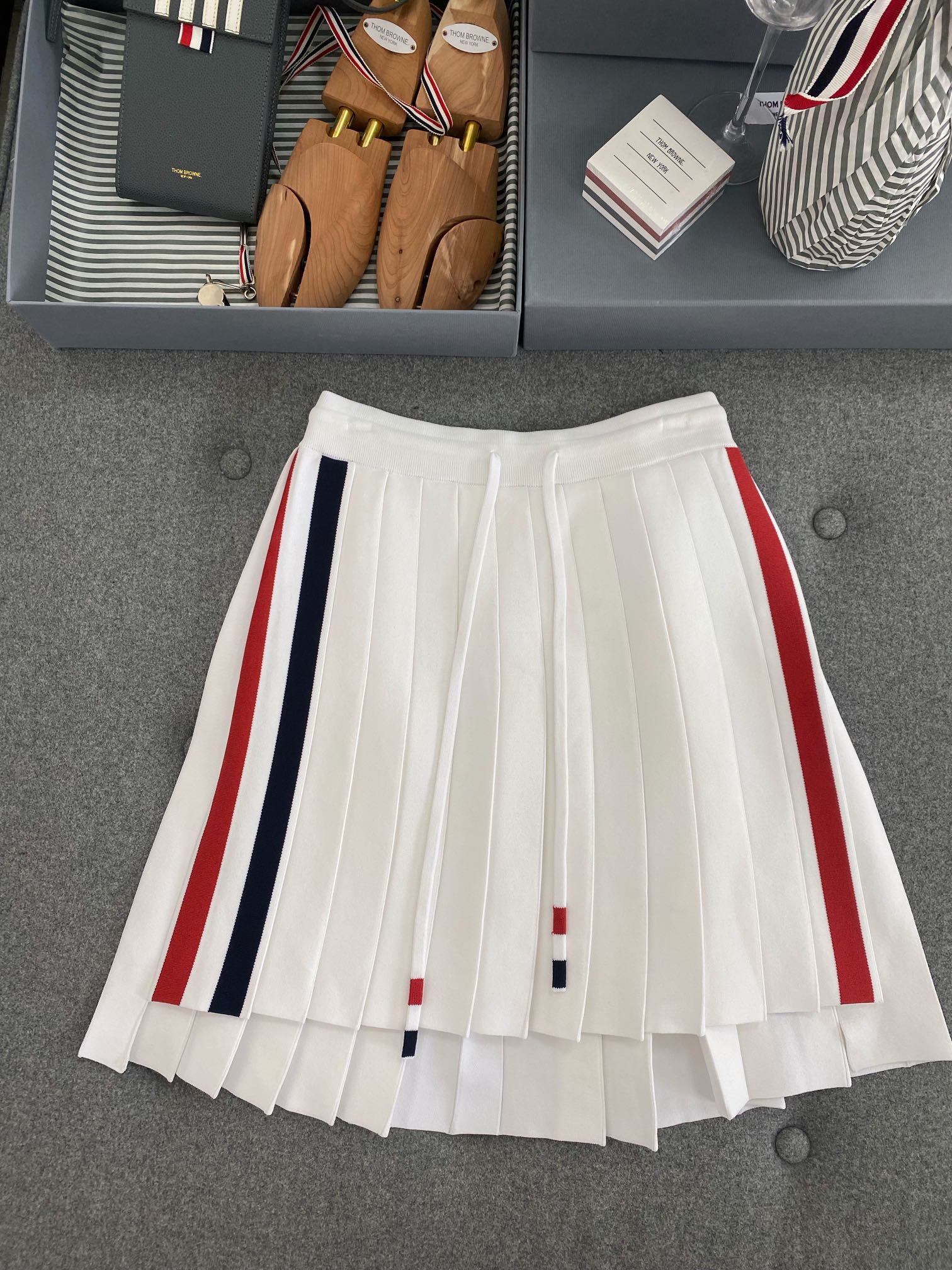 톰브라운 Thom Browne 치마