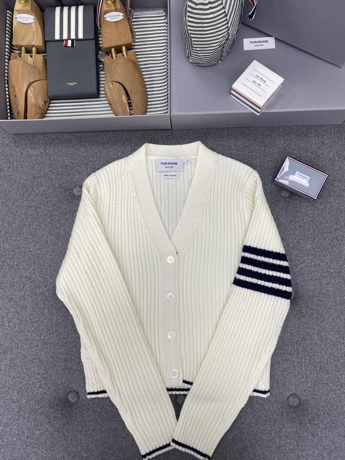 톰브라운 Thom Browne 가디건