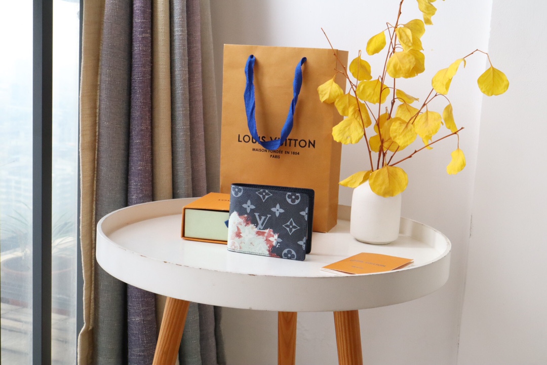루이비통 Louis Vuitton M82827 지갑 11.1CM