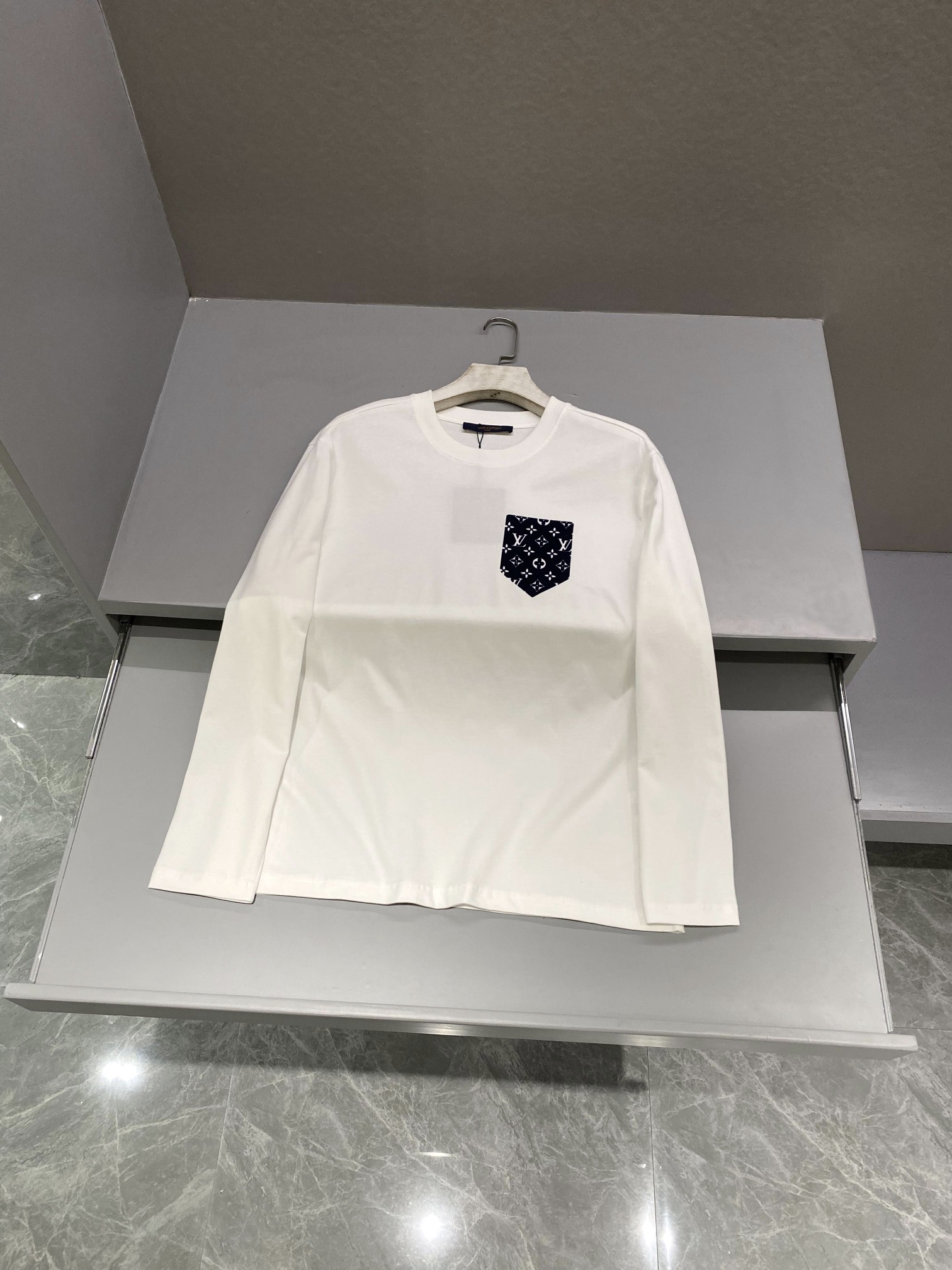 루이비통 Louis Vuitton 긴팔 티셔츠
