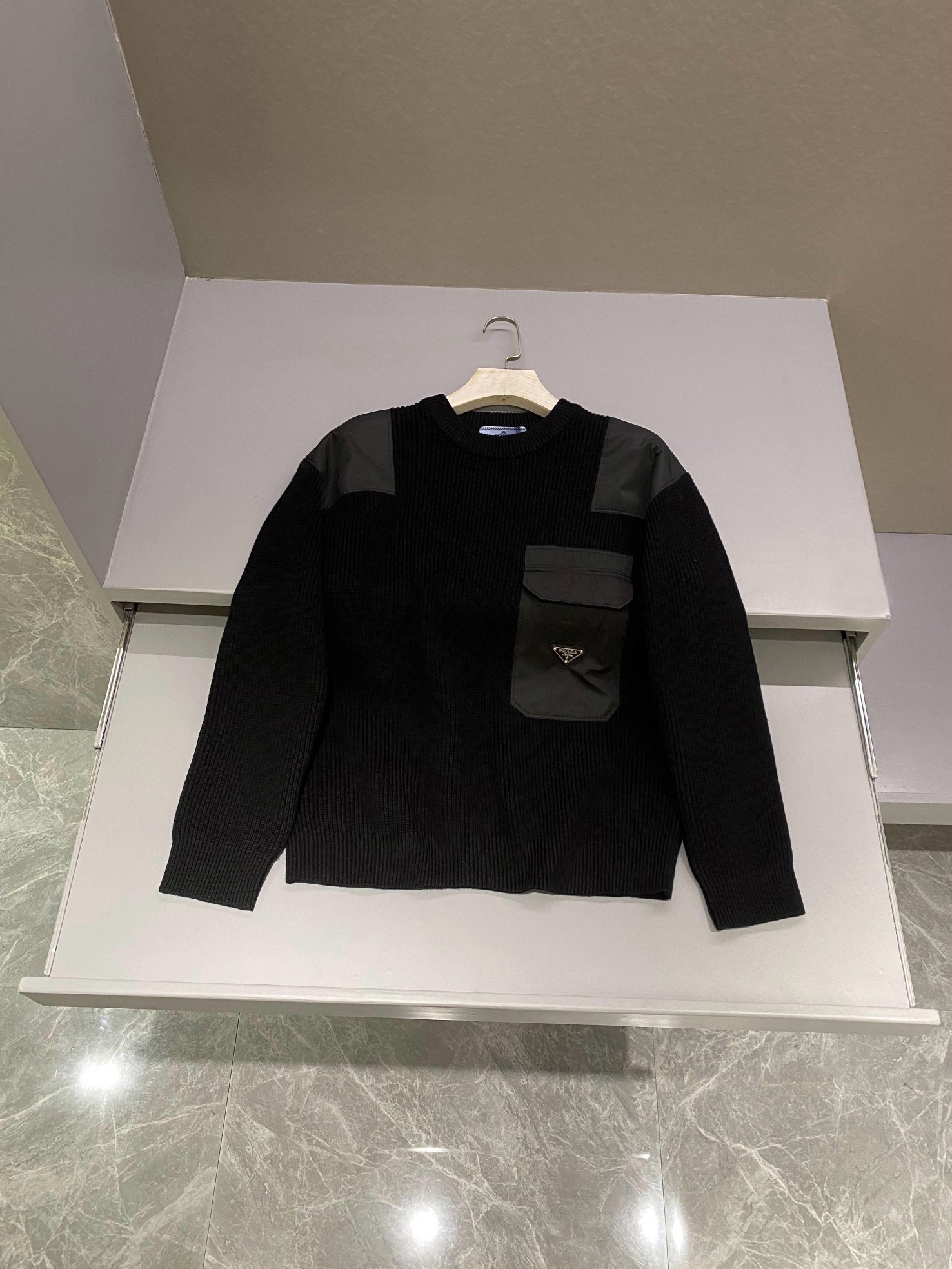 프라다 Prada 스웨터