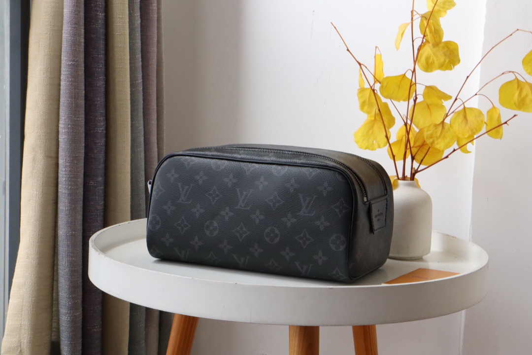 루이비통 Louis Vuitton M44494 파우치 28CM