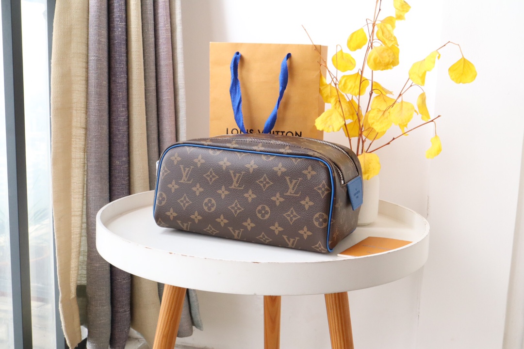 루이비통 Louis Vuitton M44494 파우치 28CM