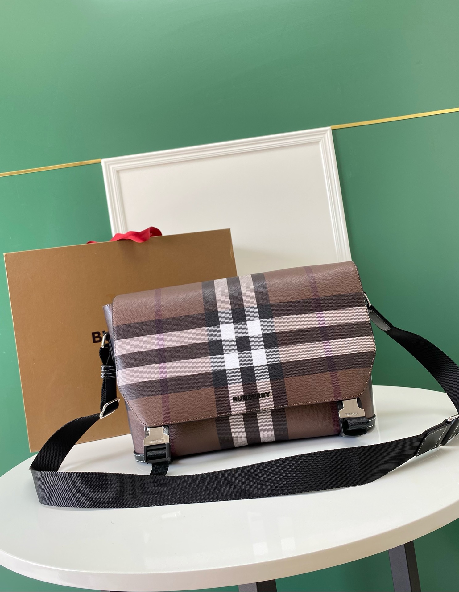 버버리 Burberry 2463 크로스 백 37CM
