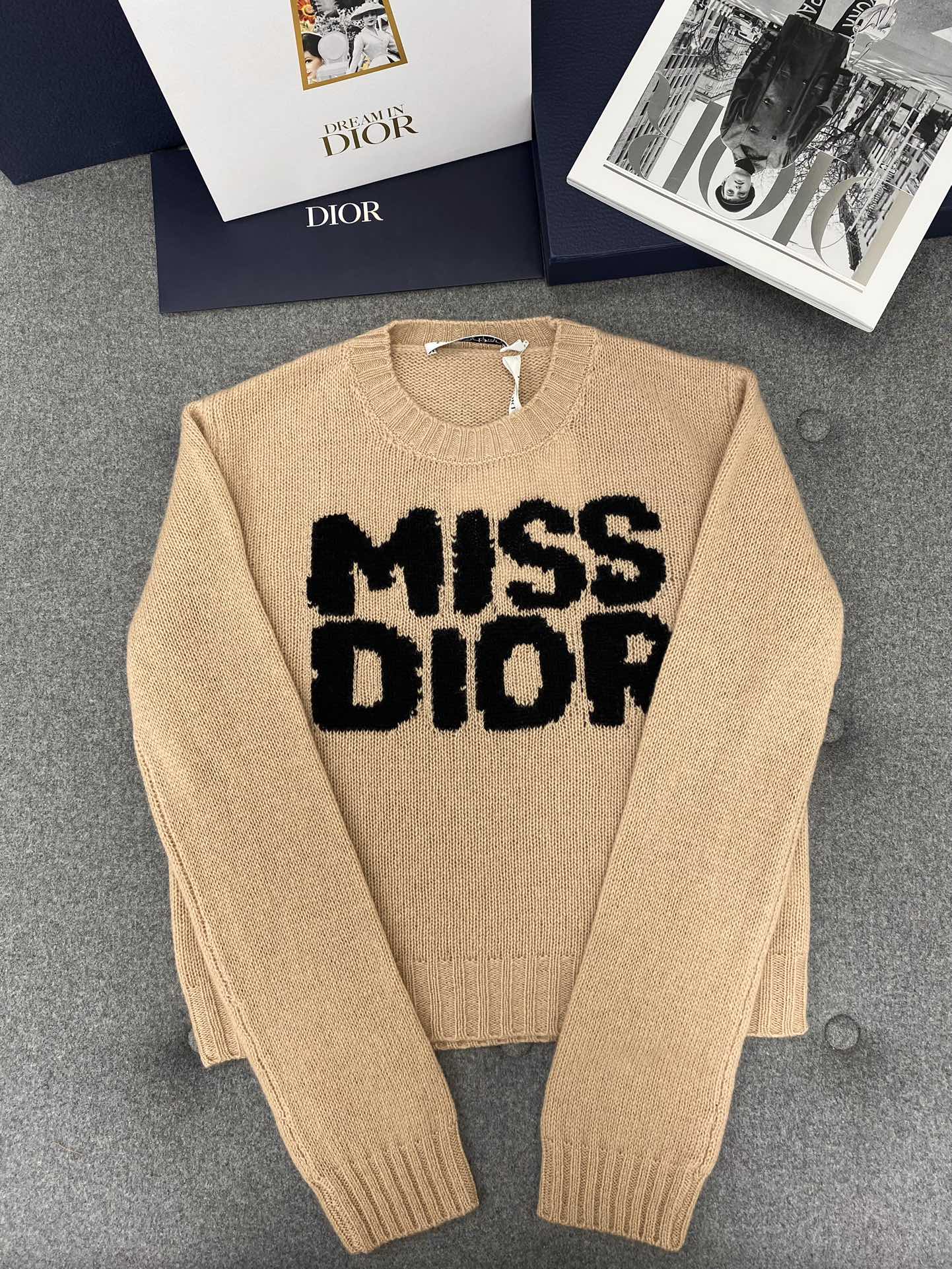 디올 Dior 스웨터