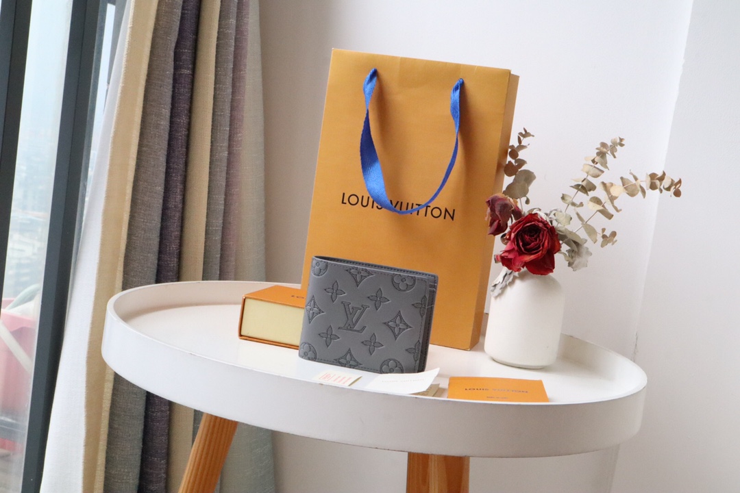 루이비통 Louis Vuitton M81383 지갑