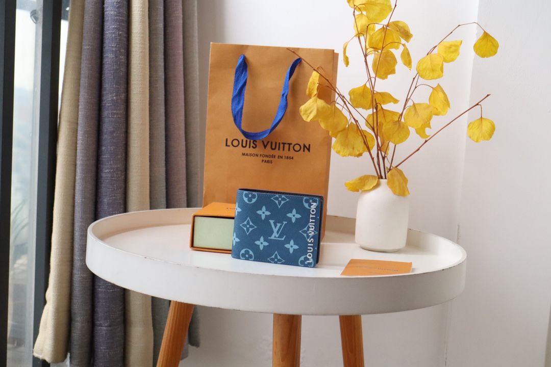 루이비통 Louis Vuitton M82798 지갑 11CM