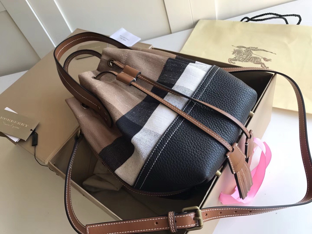 버버리 Burberry 5541 Canvas 버킷 백 28CM
