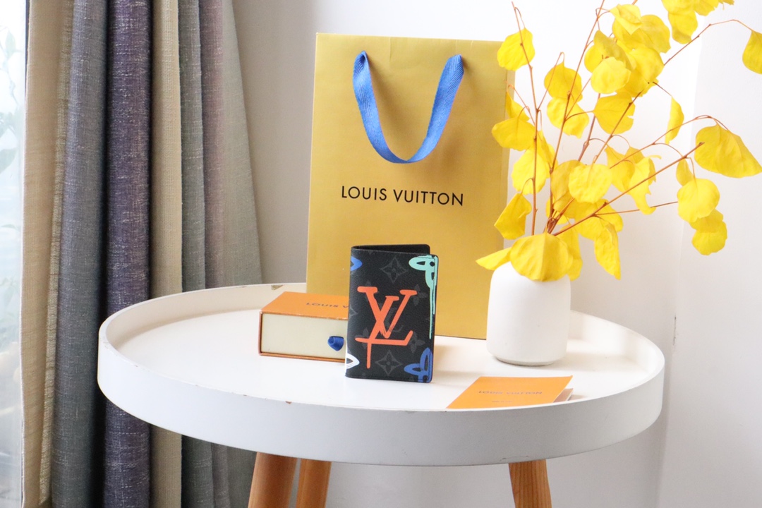 루이비통 Louis Vuitton M81817 지갑 11.1CM