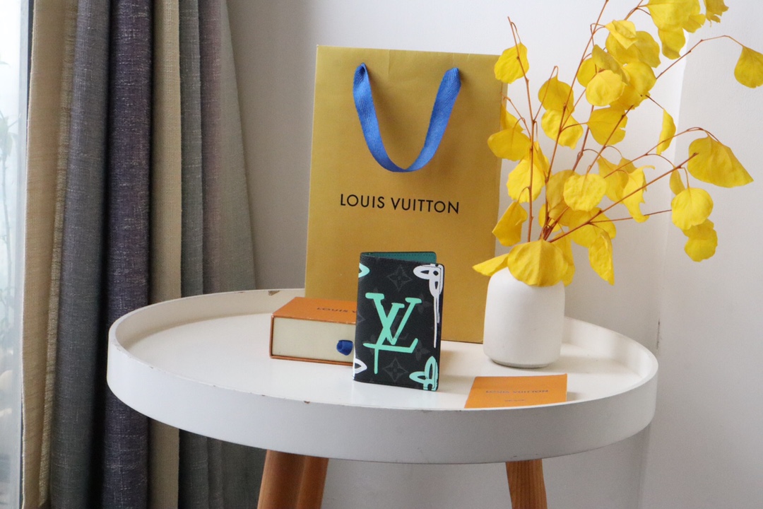 루이비통 Louis Vuitton M81817 지갑 11.1CM