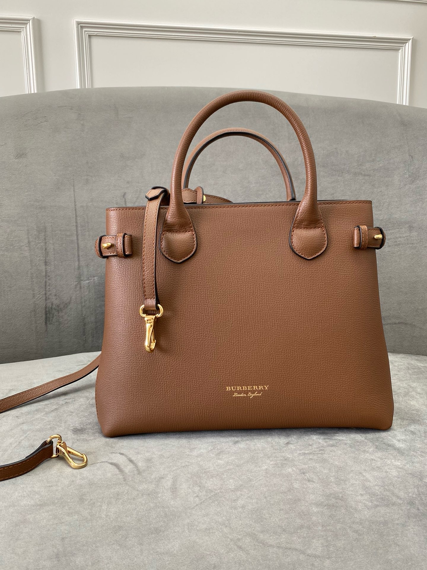 버버리 Burberry 7941 The Banner 탑 핸들백 34CM