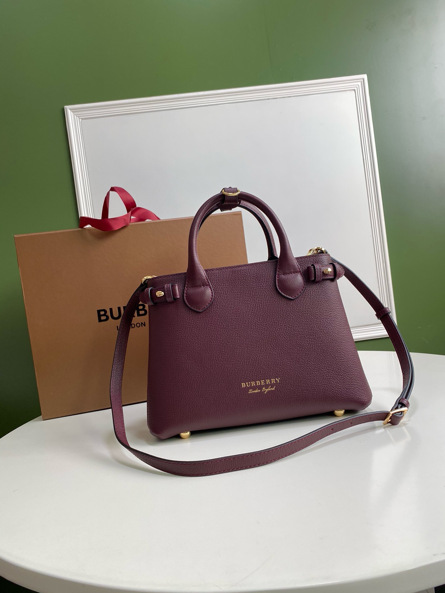 버버리 Burberry 7131 The Banner 탑 핸들백 26CM