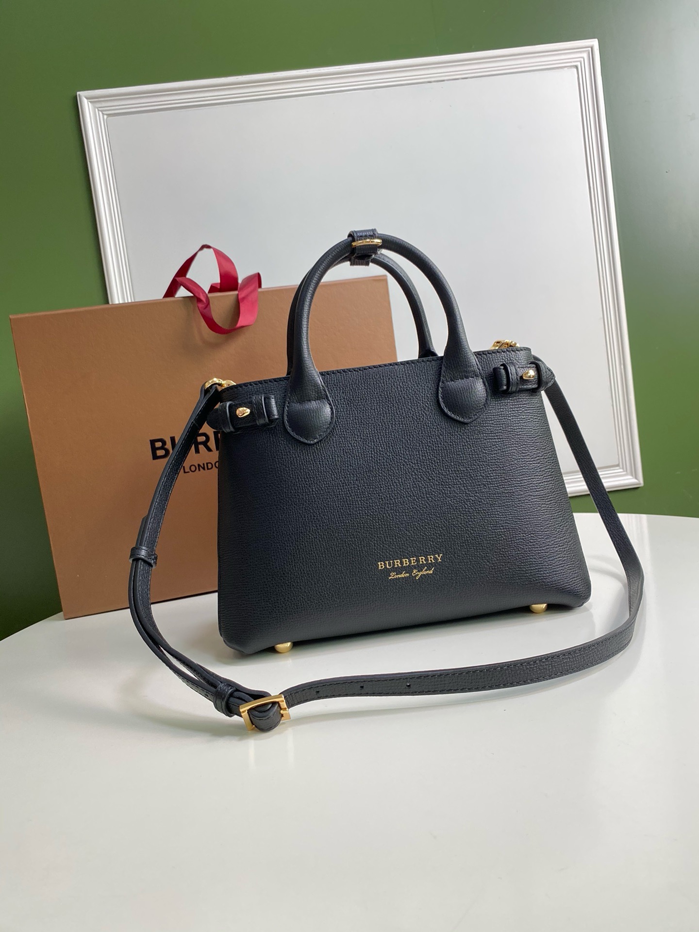 버버리 Burberry 7131 The Banner 탑 핸들백 26CM